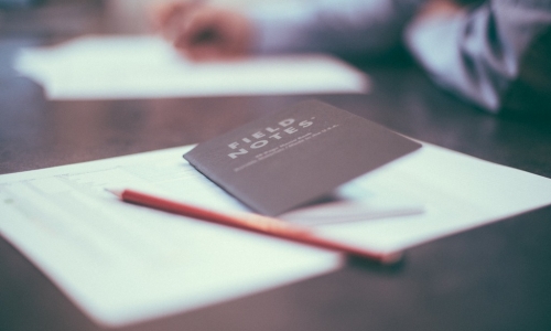 아침에 내린 비가 이파...